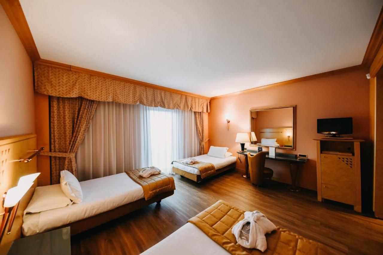 Shg Hotel Antonella Pomezia Buitenkant foto