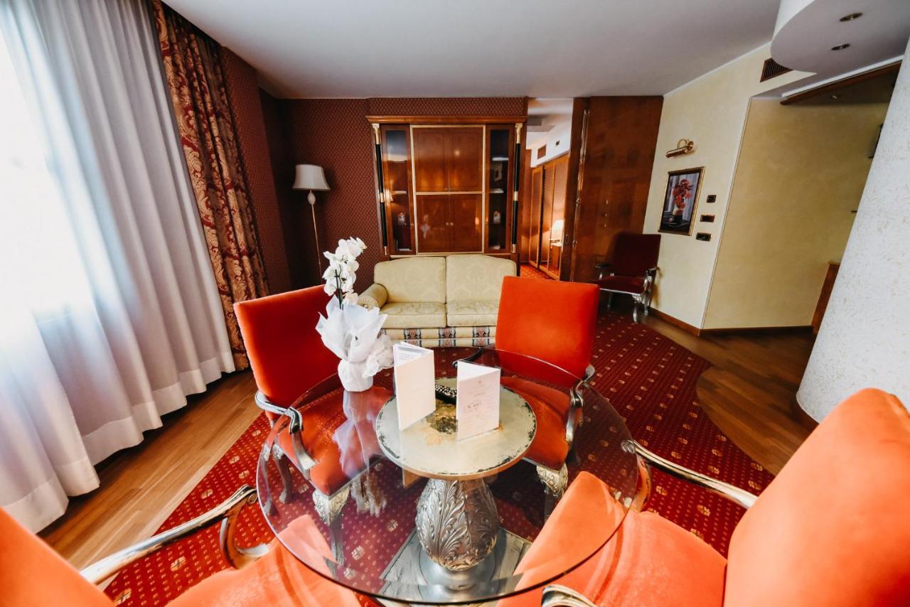 Shg Hotel Antonella Pomezia Buitenkant foto